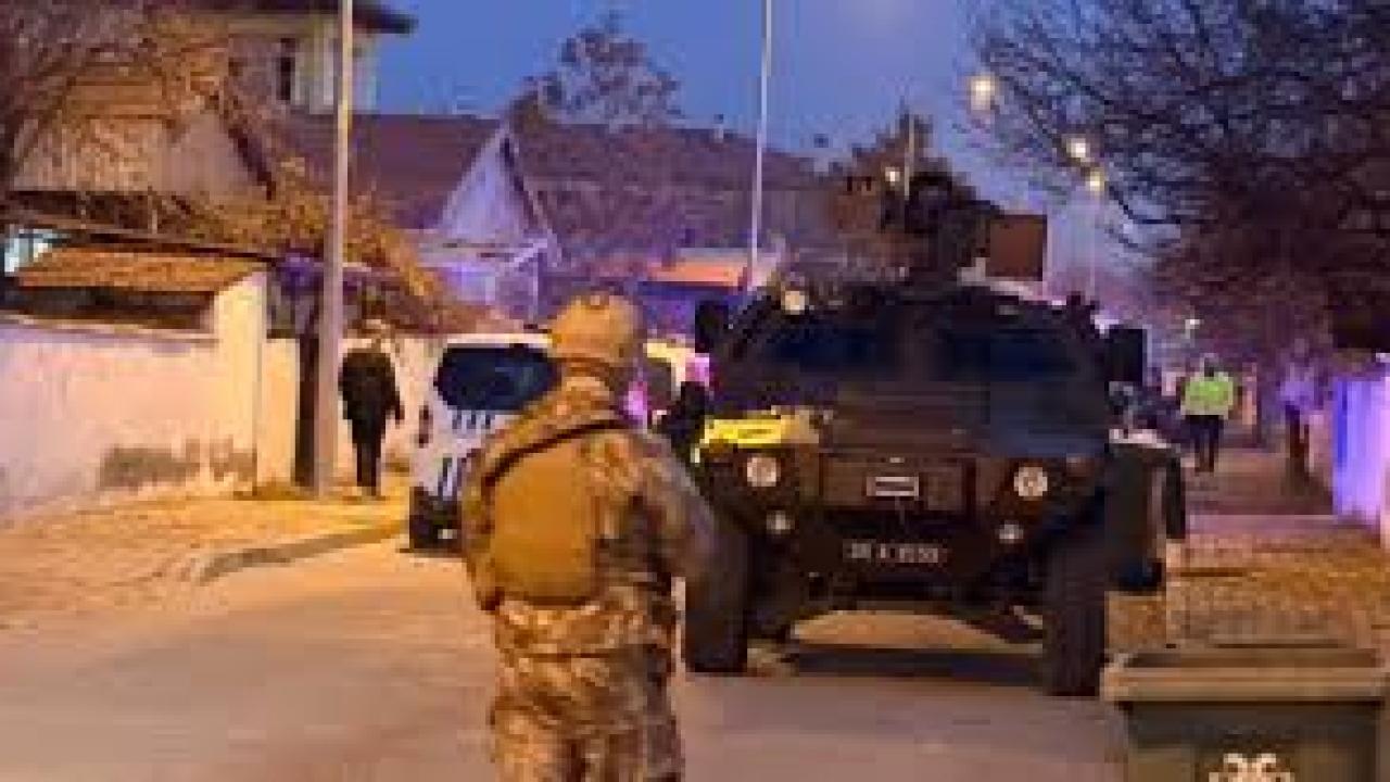 Erzincan’da bir evde baba ve oğlu silahla vurulmuş halde ölü bulundu