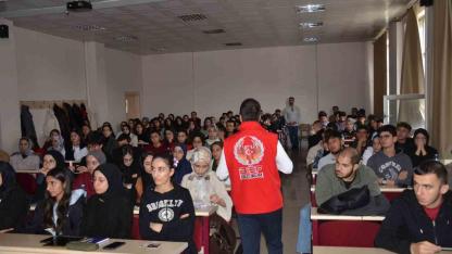 Erzurum polisinden gençlere güvenli gelecek bilgilendirmesi