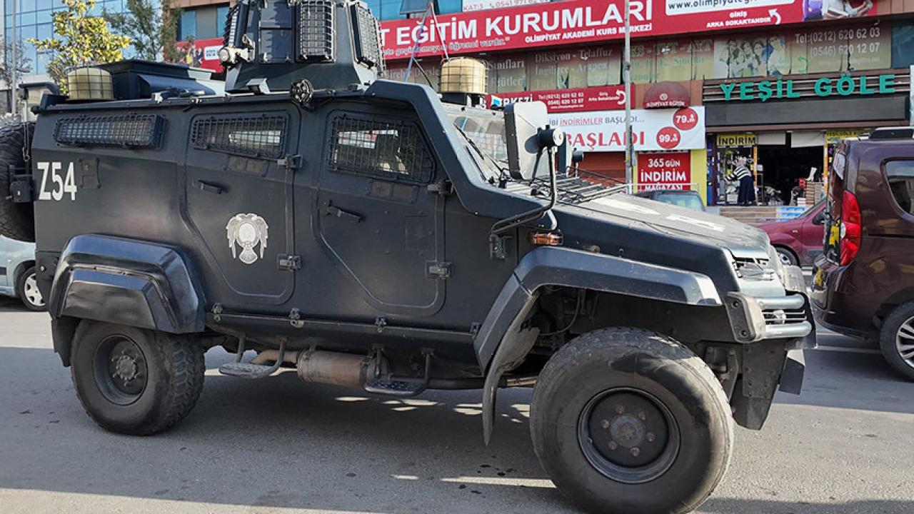 Esenyurt’ta otele el bombası atıldı