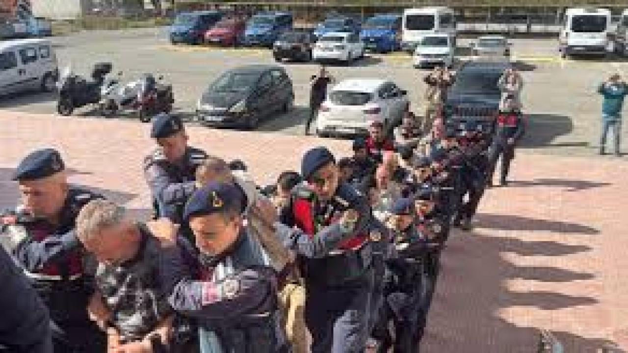 FETÖ şüphelileri denizde yakalandı