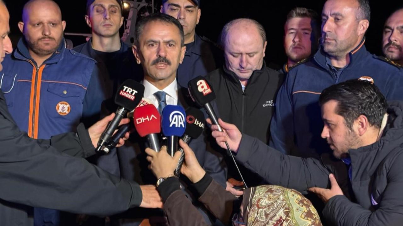 Gemiden tahliye edilen 25 personel tedbiren hastaneye götürüldü