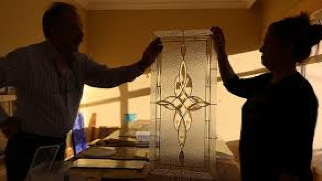 Kırşehirli çift hurda camları sanata dönüştürüyor