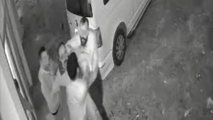 Kukla sanatçısı boşanma aşamasındaki eşi ve ailesi tarafından darbedildi