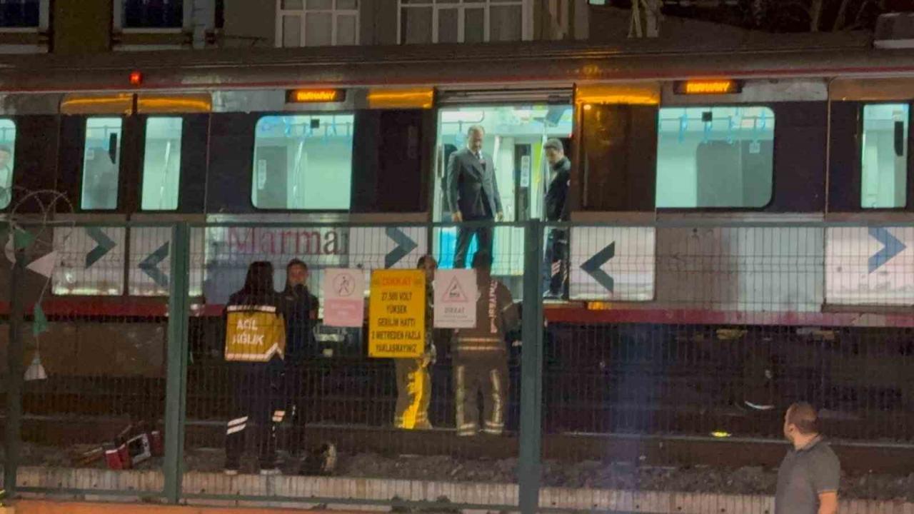 Marmaray Küçükçekmece durağından raylara atlayan şahıs öldü