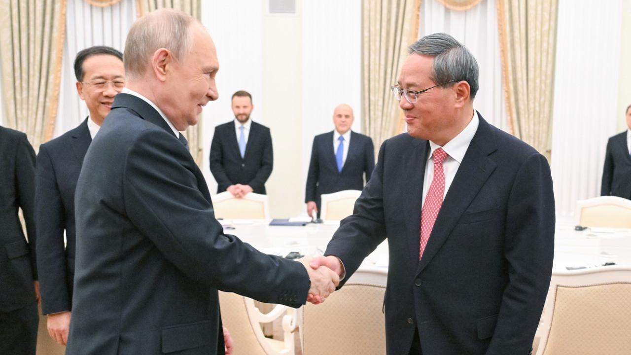 Putin, Çin Başbakanı Li ile bir araya geldi