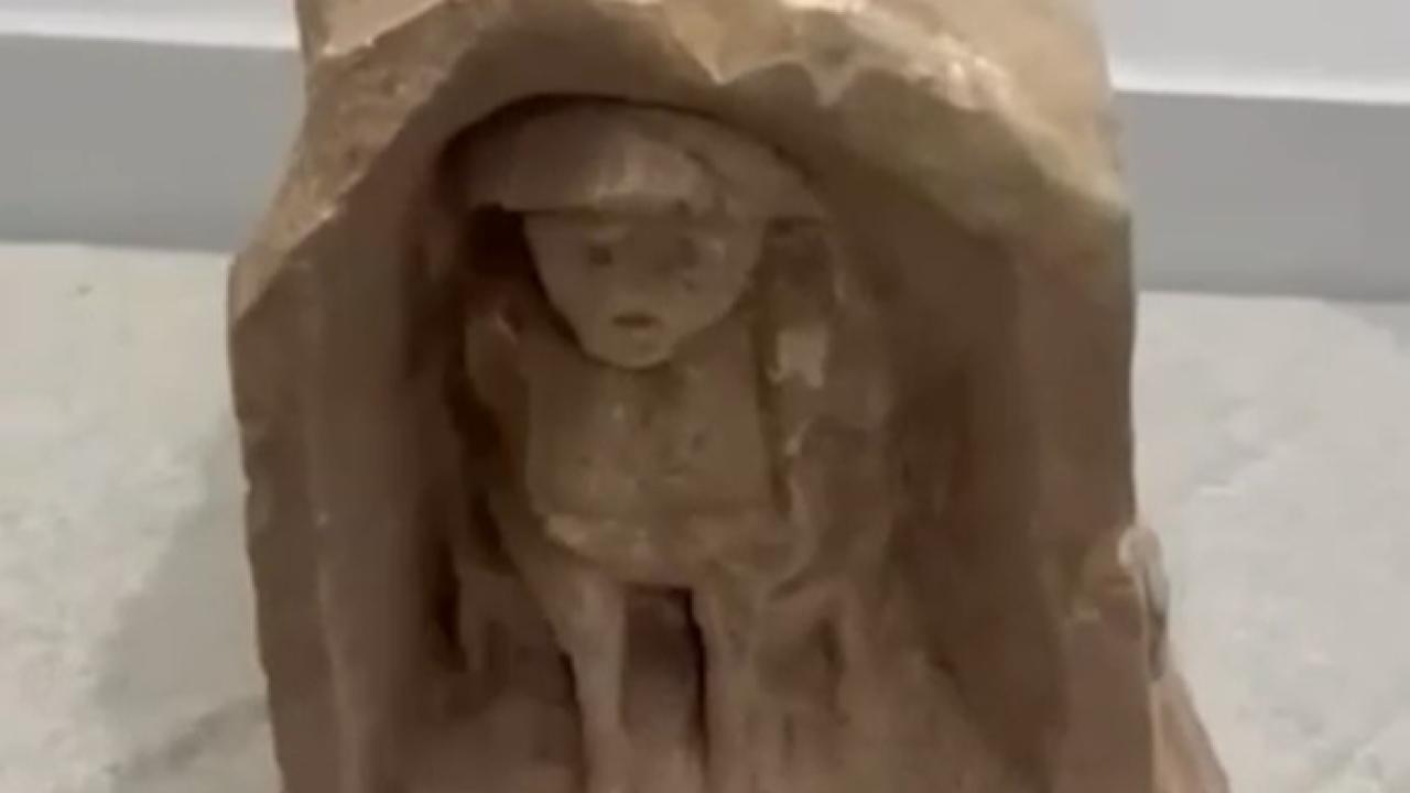 Roma dönemine ait, değeri 5 milyon lira: İnsan ve hayvan figürlü mezar steli ele geçirildi