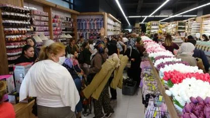 Saatlerce kuyruk beklediler, kimi istediğini aldı kimi alamadan döndü