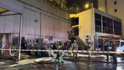 Şarjda olan elektrikli araç alev alarak patladı