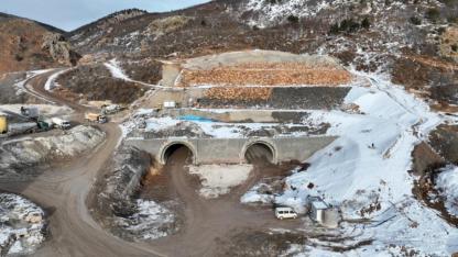 Sivas’ta 12 yıldır yapımı süren tünelin bu yıl da hizmete açılamayacağı öğrenildi