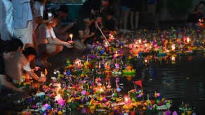 Tayland'da Yüzen Fener Festivali