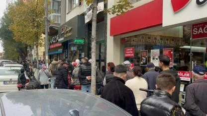 TOKİ başvurusu yapmak isteyen vatandaşlar yüzlerce metre kuyruk oluşturdu