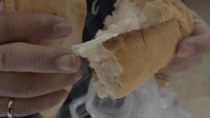 Yetkililer içinden poşet çıkan ekmeği üreten fırınla ilgili harekete geçti