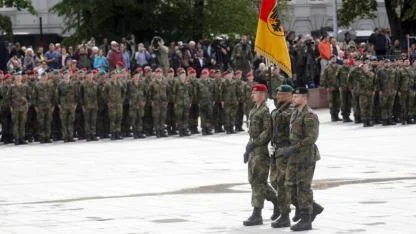 Almanya'da yeni yılda 18 yaşındaki gençlere askerlik formu gönderilecek