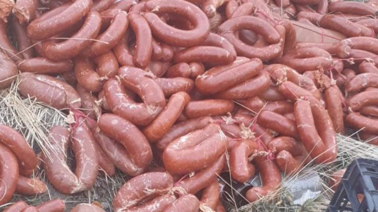 Ankara’da yüzlerce kilo et ürünü boş araziye atıldı