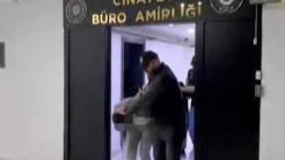 Anne, baba ve ağabeyini öldürüp intihar süsü verdi