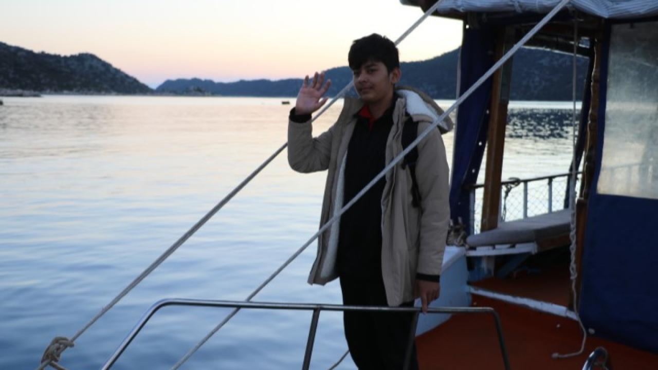 Antalya’dan eğitime yelken açan tekne, bir çocuğun hayallerini taşıyor