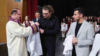 Atatürk Üniversitesi Tıp Fakültesinde  geleneksel beyaz önlük giyme heyecanı