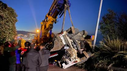 Bursa’da vinçten düşen iş makinesi paniğe neden oldu