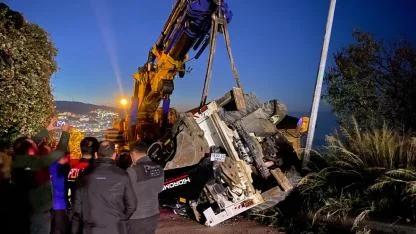 Bursa’da vinçten düşen iş makinesi paniğe neden oldu