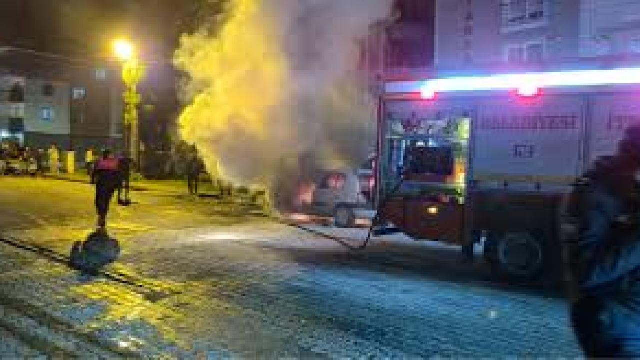 Çalıştırdığı aracı bir anda alev aldı, sürücü son anda kurtuldu