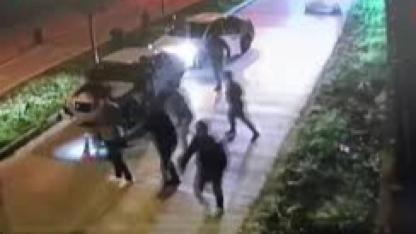 Dehşet saçan aracın polise çarpma anı kameraya yansıdı