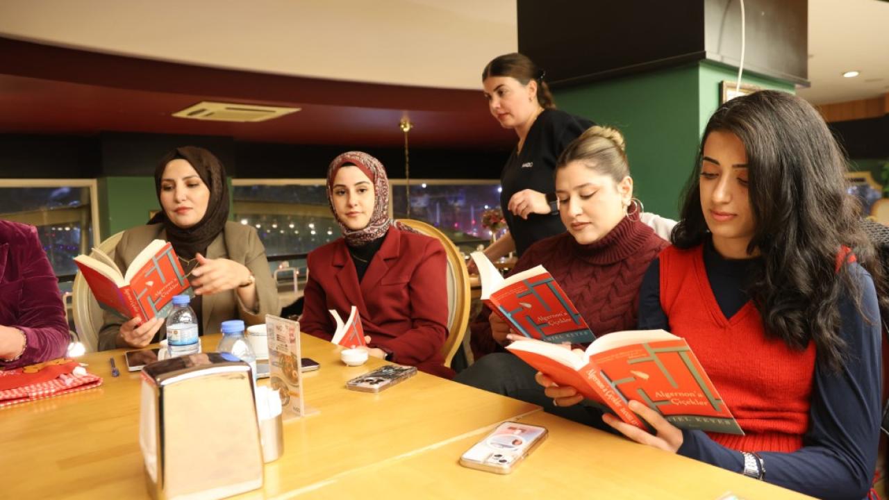 Elazığlı kadınlardan, altın yerine kitap günü