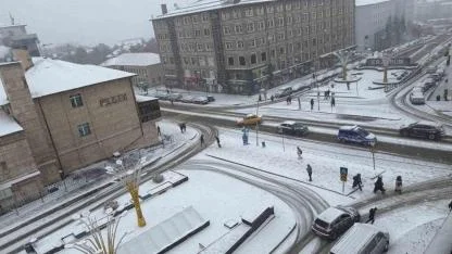 Erzurum’da kar yağışı etkili oluyor