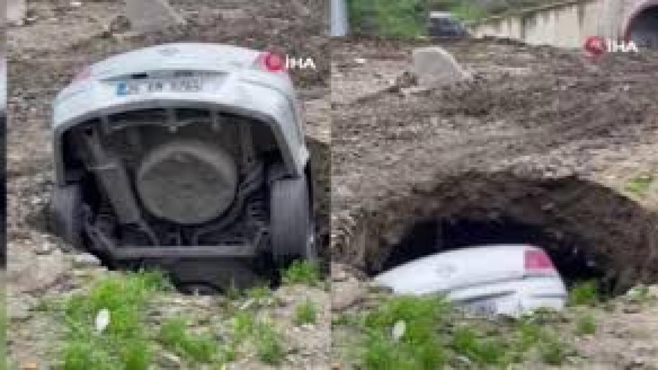 Esenyurt’ta obruk oluştu, araç içinde kayboldu