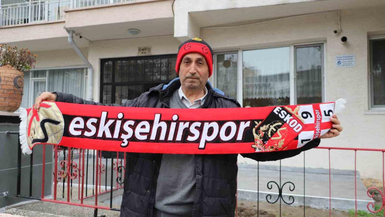 Eskişehir’de apartman sakinleri, Eskişehirspor sevgisini binaya taşıdı
