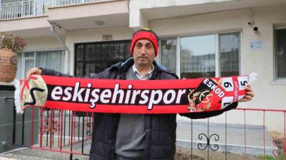 Eskişehir’de apartman sakinleri, Eskişehirspor sevgisini binaya taşıdı
