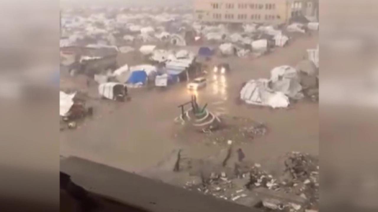 Filistinlilerin çadırları su altında kaldı