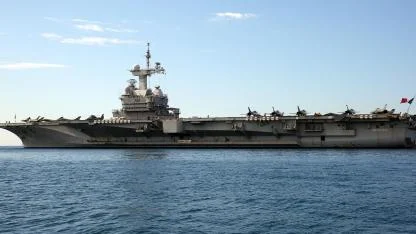 Fransa, yeni uçak gemisi inşa edecek