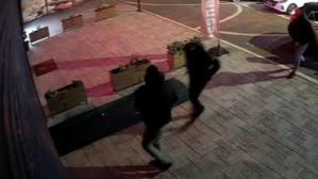 Hırsızlar alarm çalınca böyle kaçtı