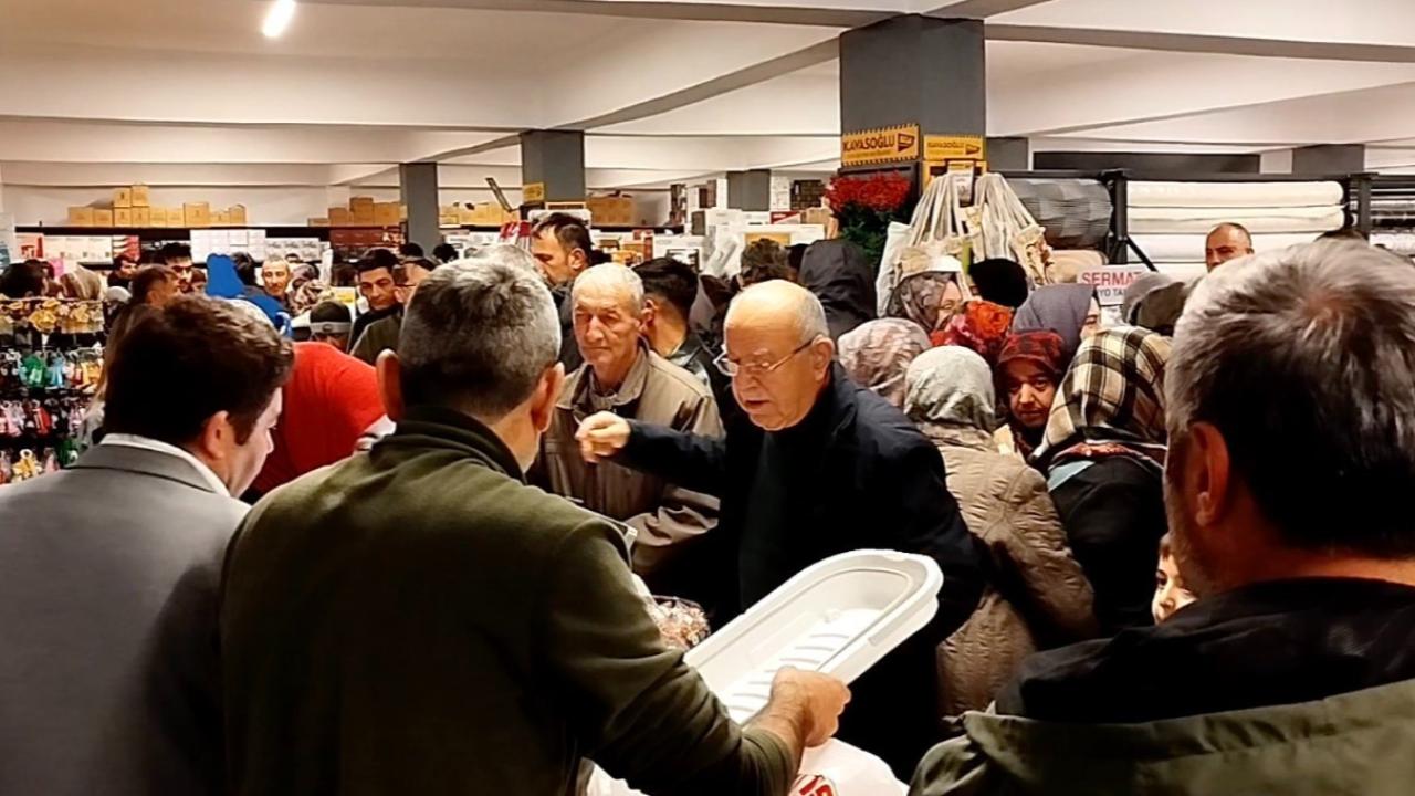 İş yeri açılışında yapılan indirim izdihama sebep oldu