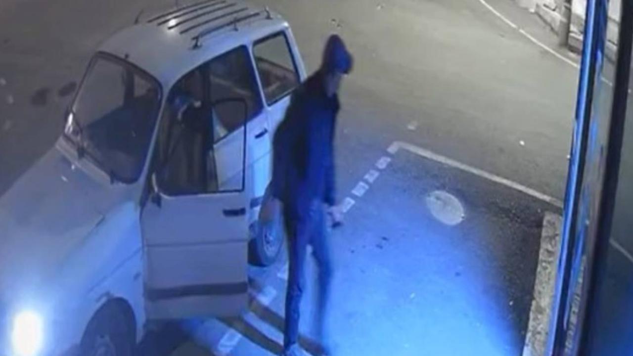 Isparta’da dağlık alanda yanmış aracın kenarında başsız erkek cesedi bulundu