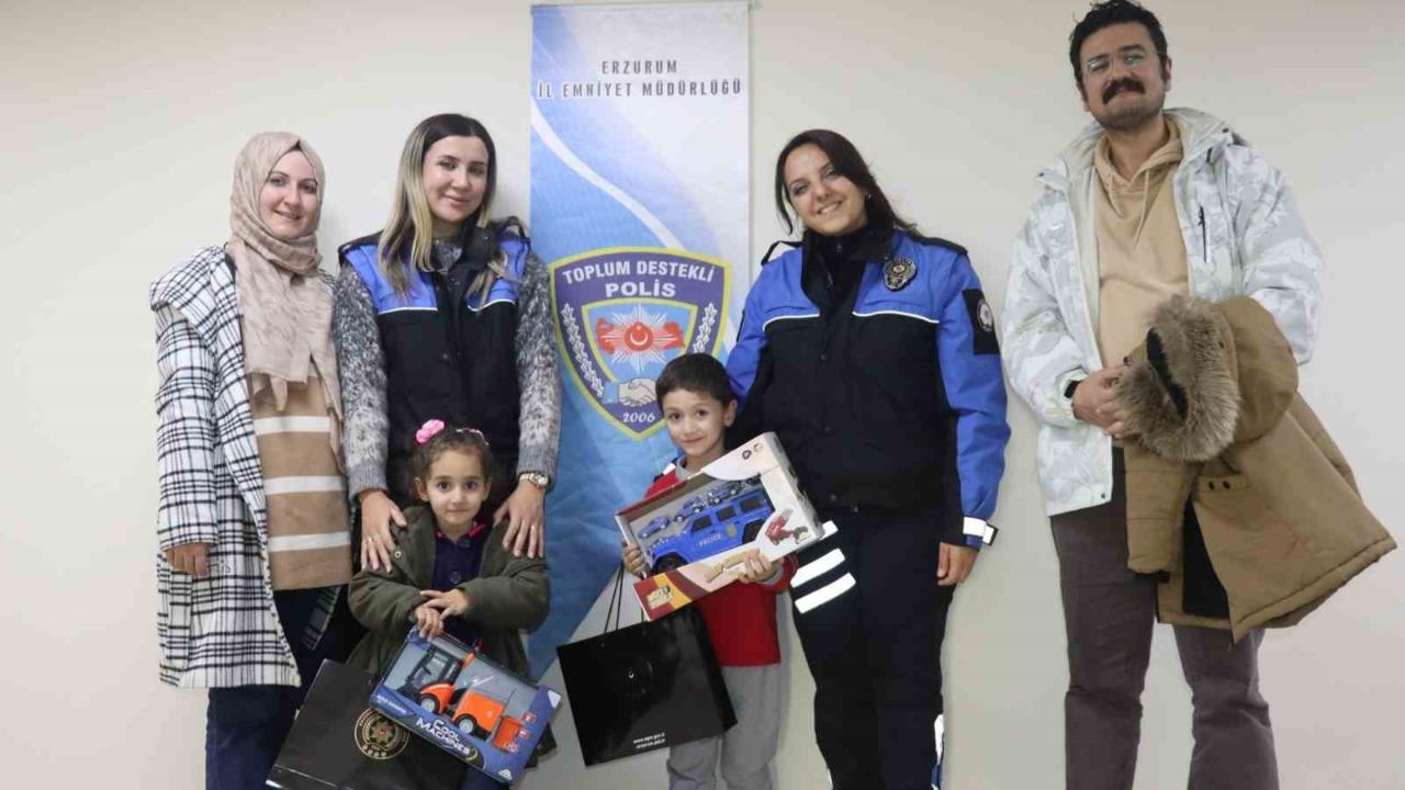 Kaybolan oyuncağı için polisten yardım istedi