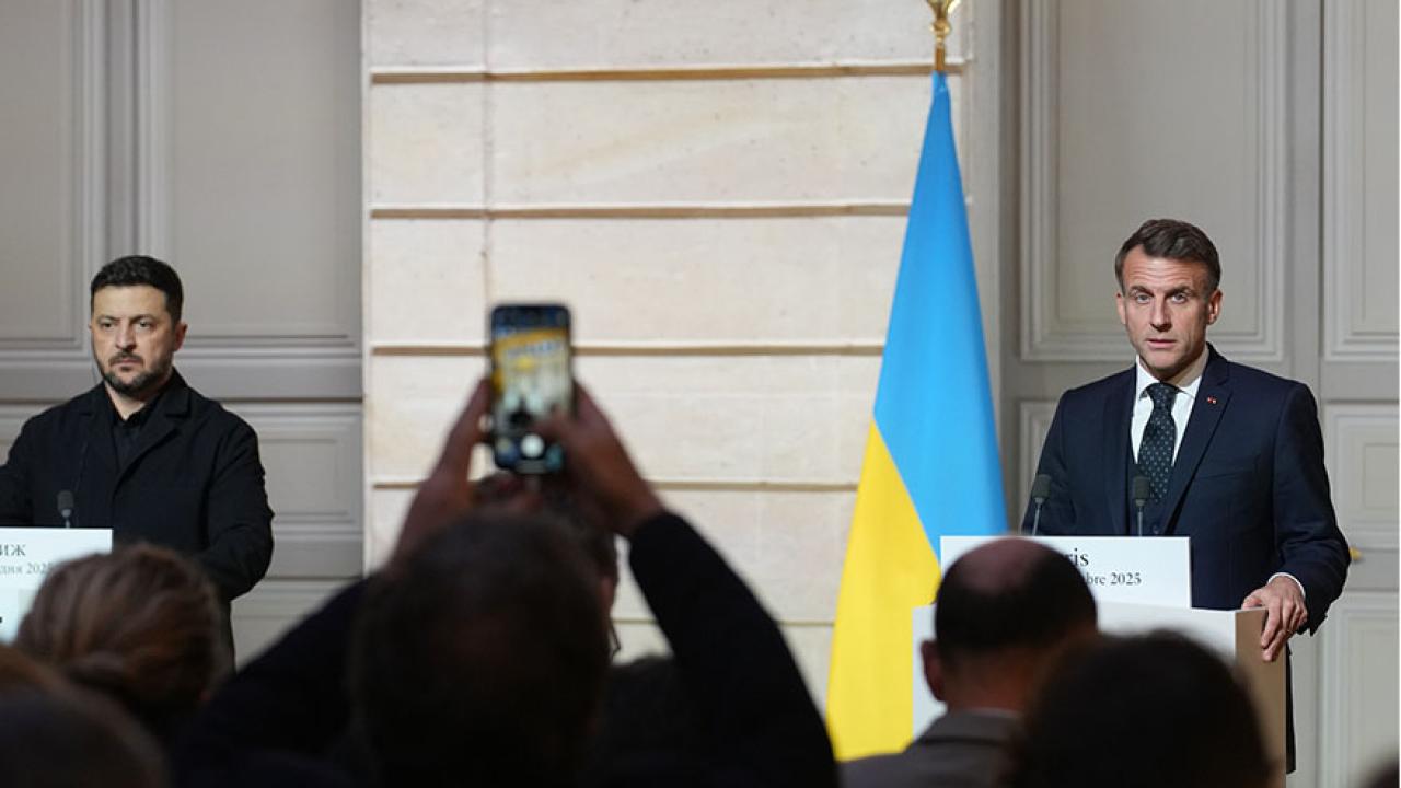 Macron: &quot;Toprak meselelerini tartışabilecek tek taraf Ukrayna&#039;dır&quot;