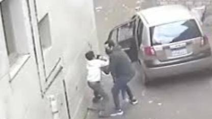 Kuzeninin kaçırılmasını engellemeye çalışan çocuğun direnişi takdir topladı