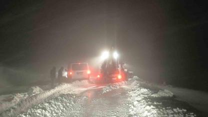 Muş’ta köy yolunda mahsur kalan 7 kişi kurtarıldı