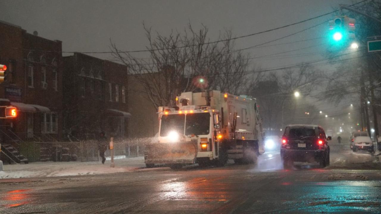 New York ve New Jersey'i kar fırtınası vurdu, acil durum ilan edildi