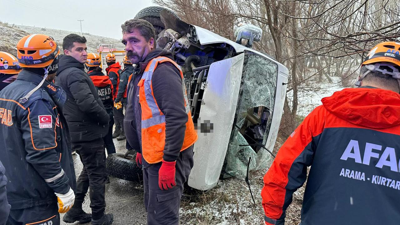 Okul servisi yan yattı, 14’ü öğrenci 15 kişi yaralandı