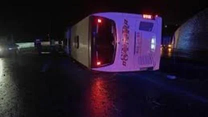 Osmaniye’de yolcu otobüsü devrildi: 3 yaralı