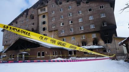 Otel yangını davasında 9 bakanlık personeli hakkında yurt dışı çıkış yasağı getirildi
