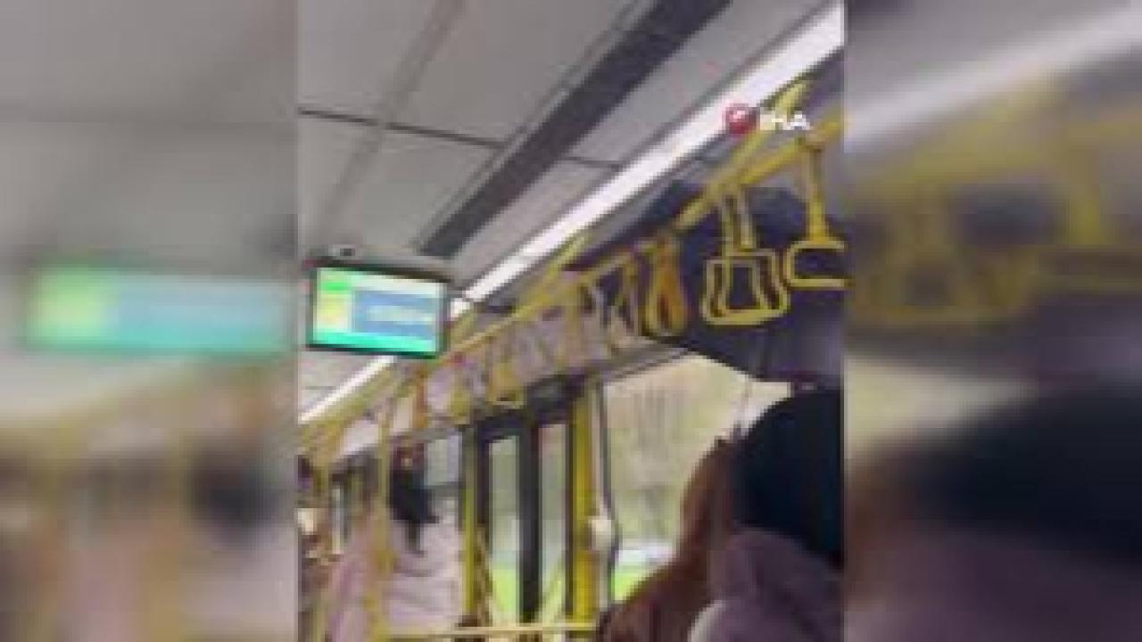 Otobüste yağmur yağdı, yolculuk yaparken şemsiye açtı