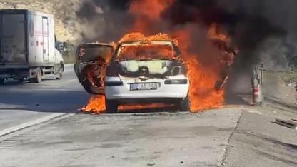 Otomobil alev topuna döndü