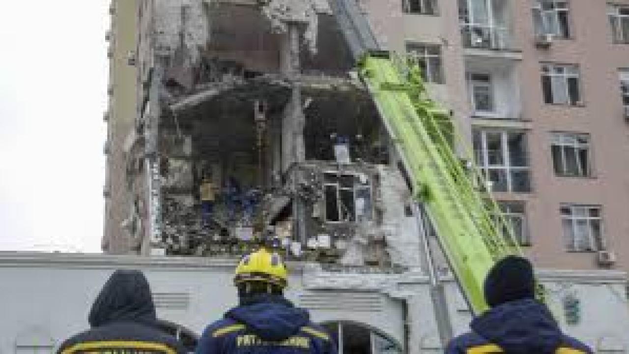 Rusya, Zelenskiy-Trump görüşmesi öncesinde Ukrayna'yı vurdu: 1 ölü, 30 yaralı