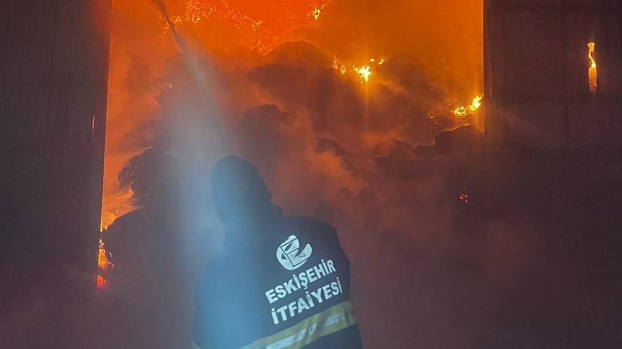 Sabaha kadar süren yangında çiftlik kül oldu