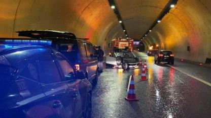 Sağanak yağış kazayı beraberinde getirdi: Tünel’de takla attı