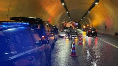 Sağanak yağış kazayı beraberinde getirdi: Tünel’de takla attı