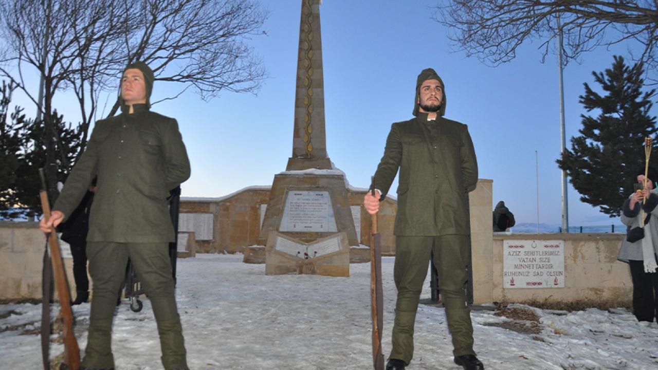 Sarıkamış şehitleri için eksi 10 derecede saygı nöbeti